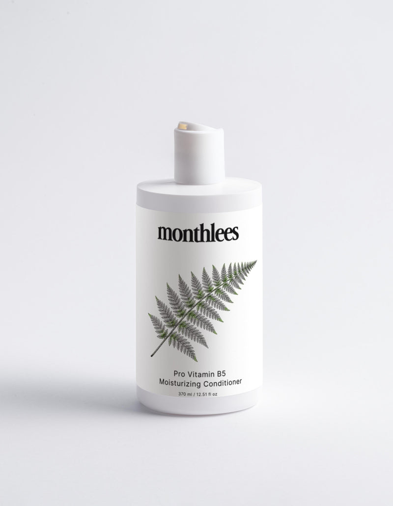 White bottle of 'monthlees' Pro Vitamin B5 Moisturizing Conditioner on a light gray background